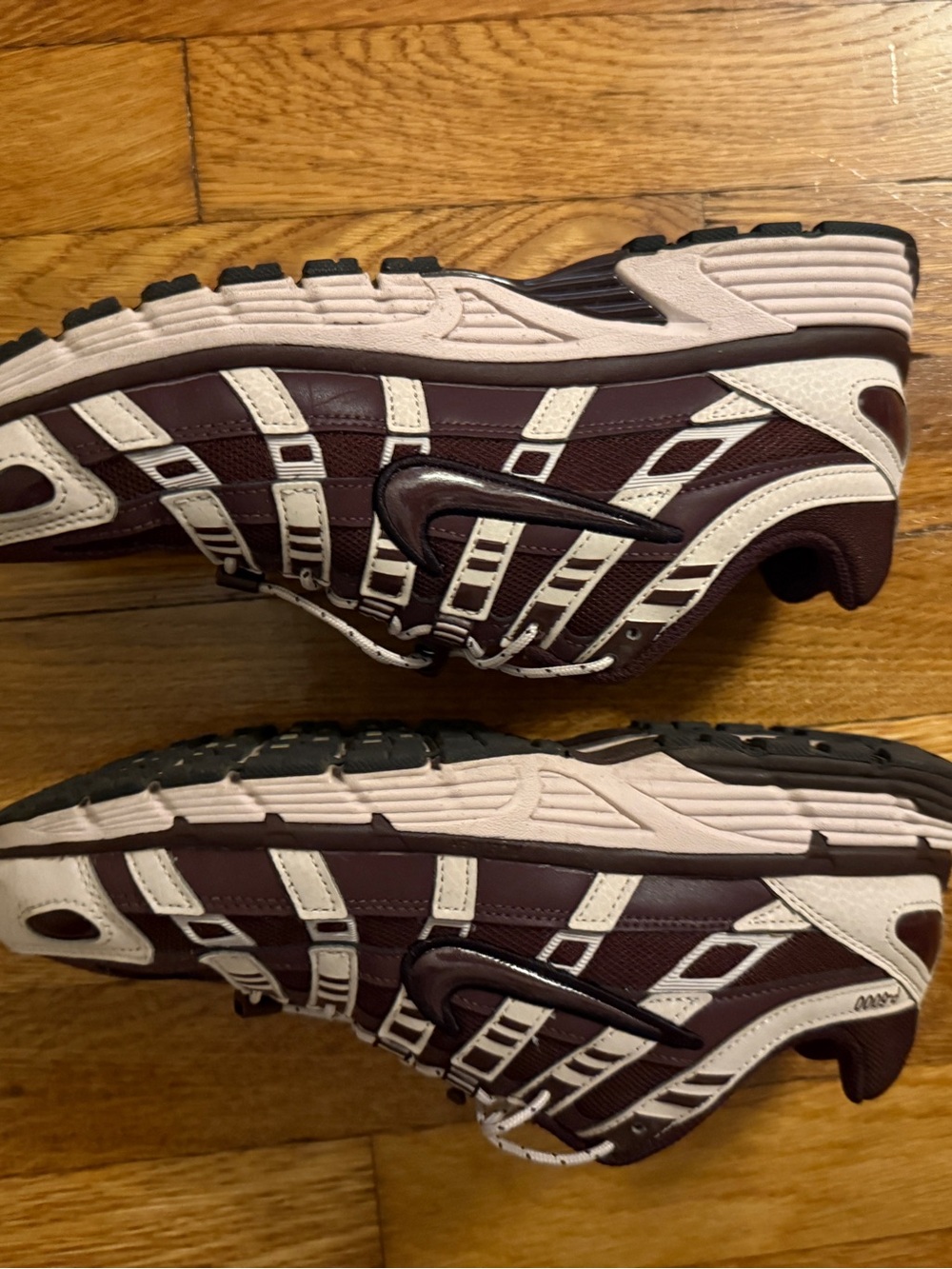 Women’s Nike P-6000 Sneakers - Red/Burgundy - Picture 7 of 7